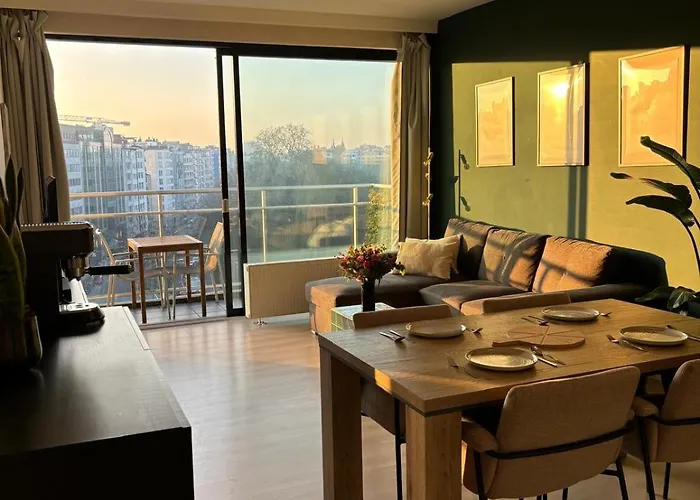 Central Apartment With City Park View And Terrace